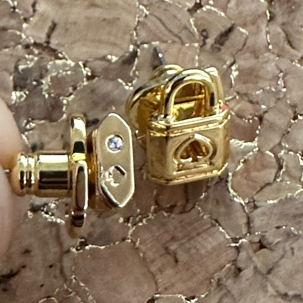 NWOT Kate Spade ♠️ 🔒 studs earrings